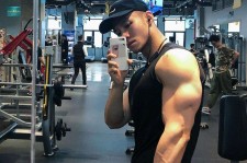 台山肌肉男模(肌肉男模拟器)