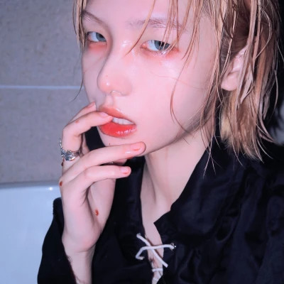 台山伴游女生樱花漫舞的资料